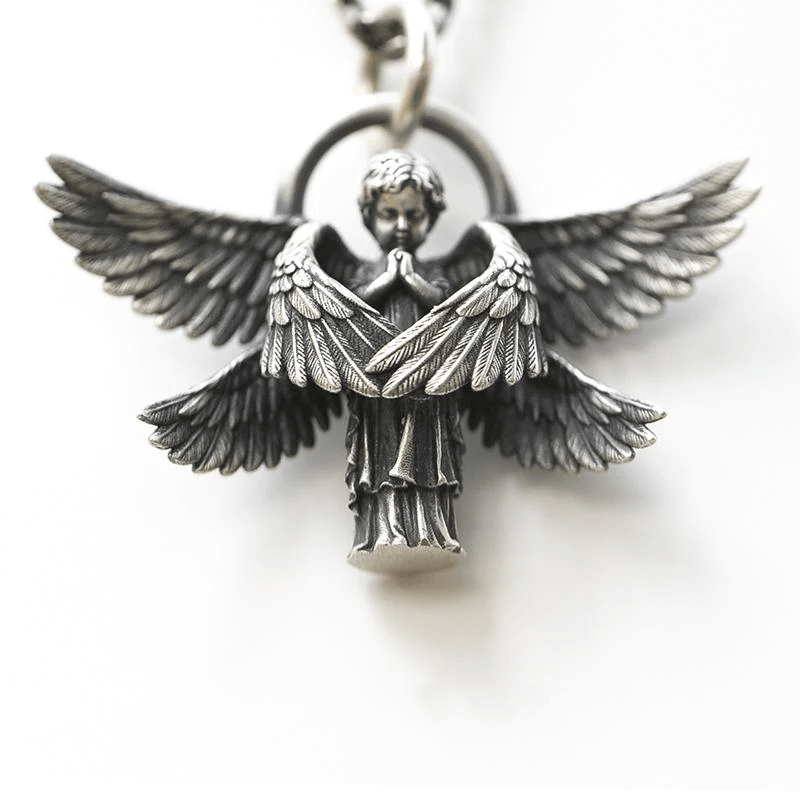 Colar com Pingente de Anjo Serafim